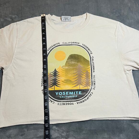 Techstyles Yosemite California Crop Crewneck T-Shirt Size Medium **TINY FLAW** - Picture 8 of 11